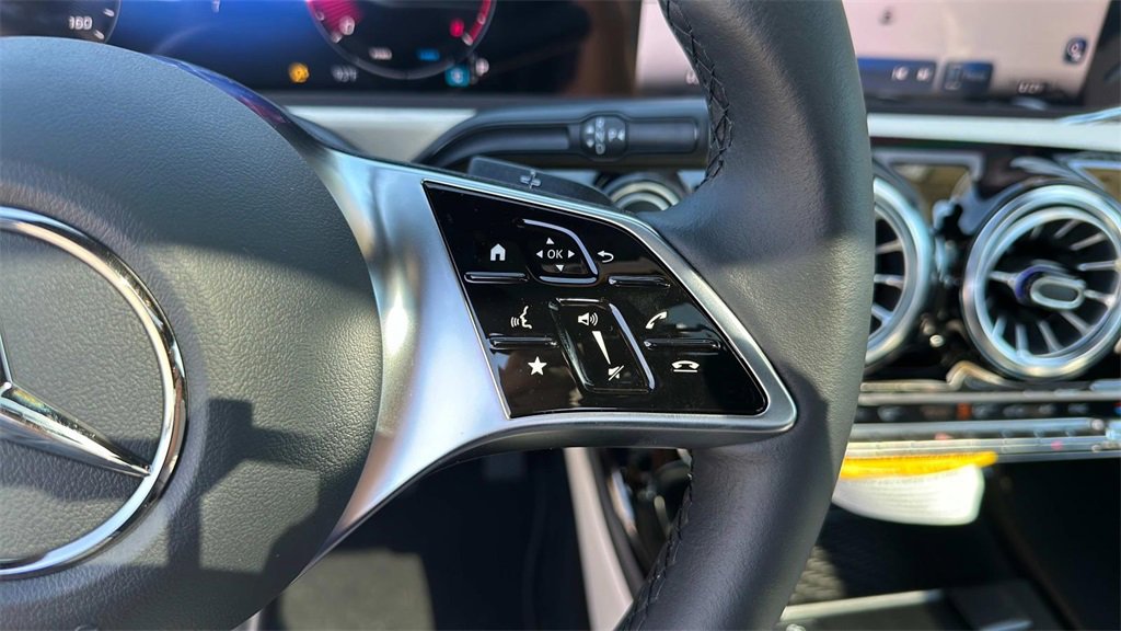 Used 2025 Mercedes-Benz CLA 250 image 17