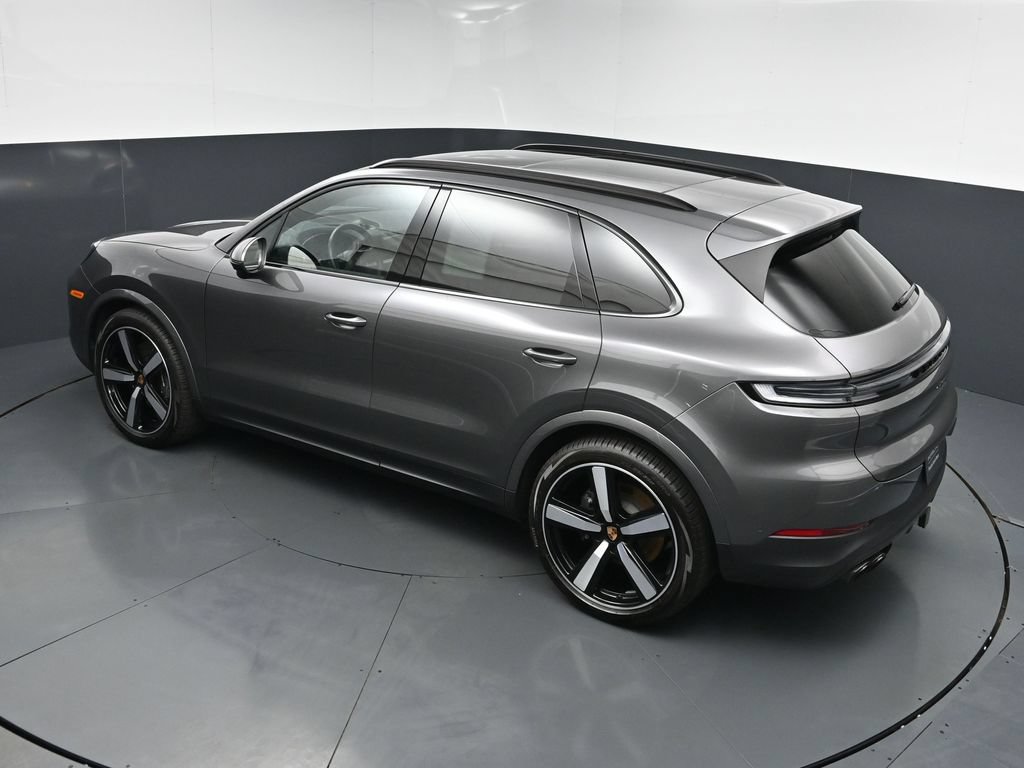 Certified 2025 Porsche Cayenne AWD/4WD image 17