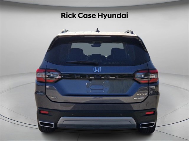 Used 2023 Honda Pilot Touring image 6