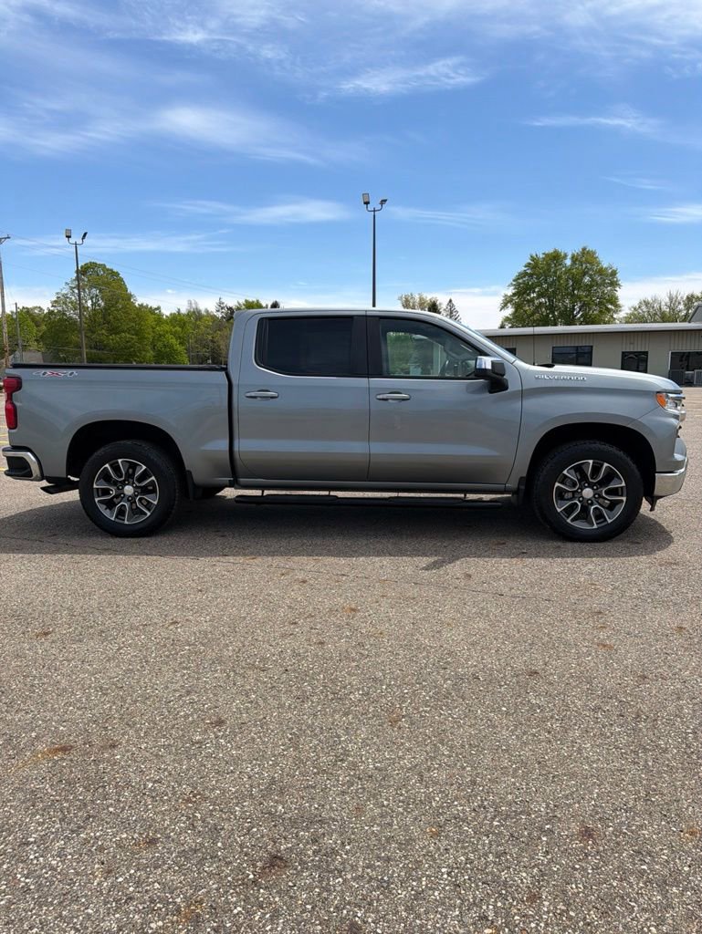 Used 2024 Chevrolet Silverado 1500 LT AWD/4WD image 4
