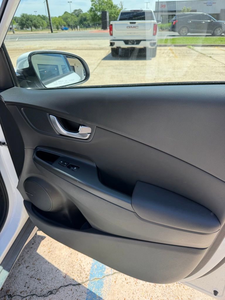 Used 2022 Hyundai Kona Limited image 21