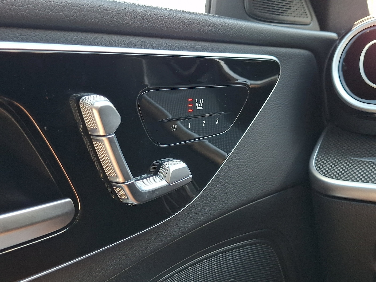 Used 2022 Mercedes-Benz C 300 4MATIC Sedan image 24