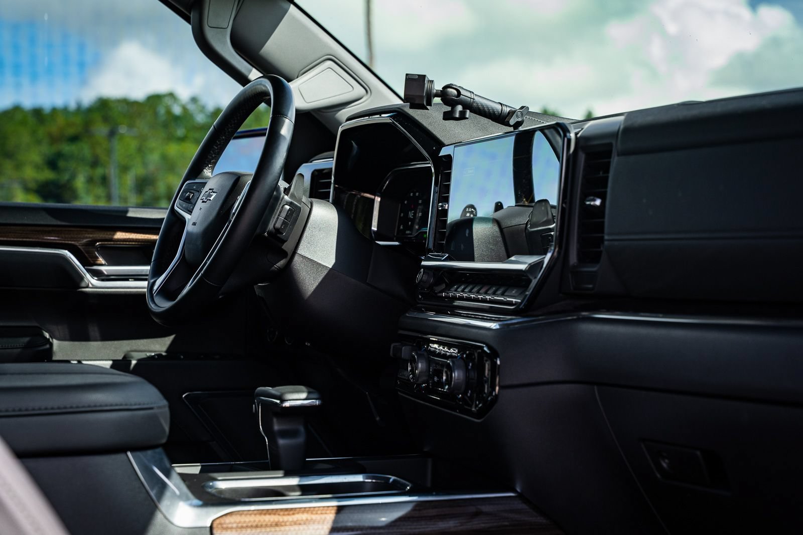 Used 2024 Chevrolet Silverado 1500 LT Trail Boss w/ Convenience Package II AWD/4WD image 12