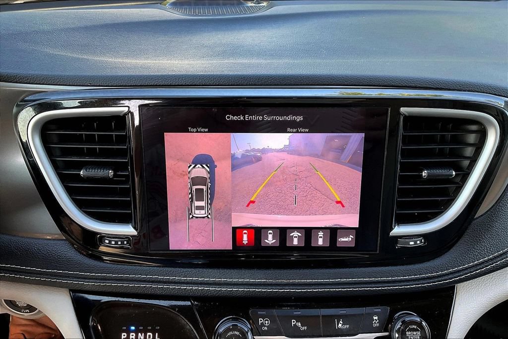 Used 2021 Chrysler Pacifica Touring-L w/ Uconnect Theater Family Group FWD image 14