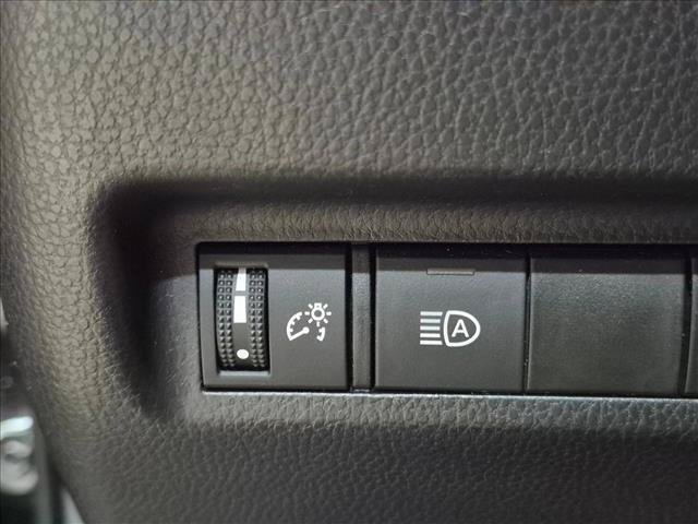 Used 2021 Toyota RAV4 XLE Premium FWD image 14