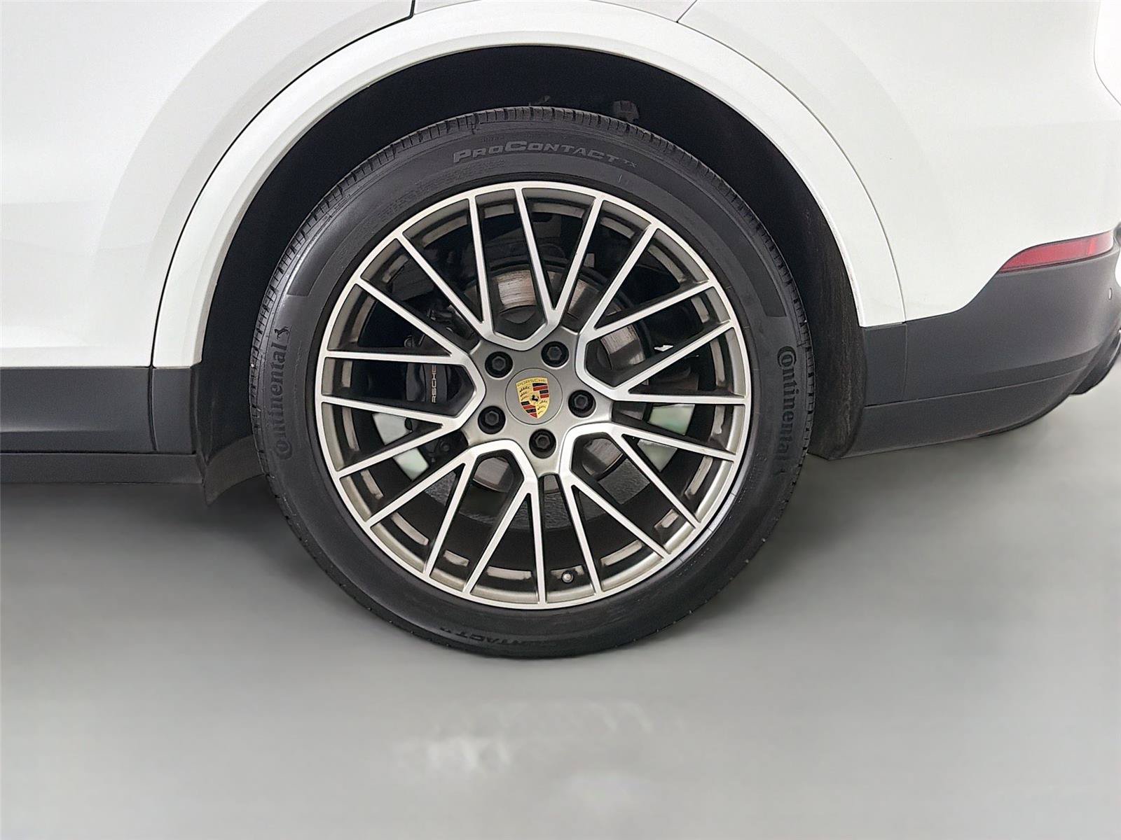 Certified 2023 Porsche Cayenne Platinum Edition AWD/4WD image 12