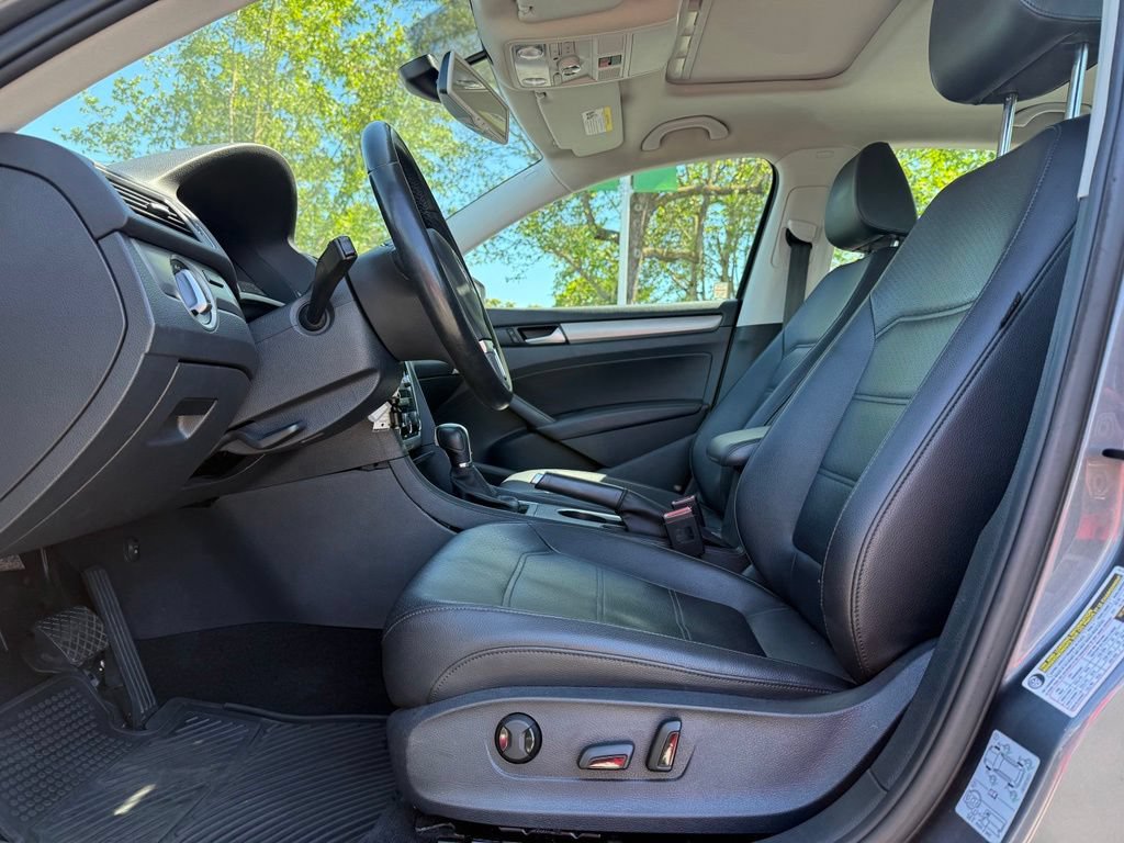 Used 2014 Volkswagen Passat TDI SE FWD image 12