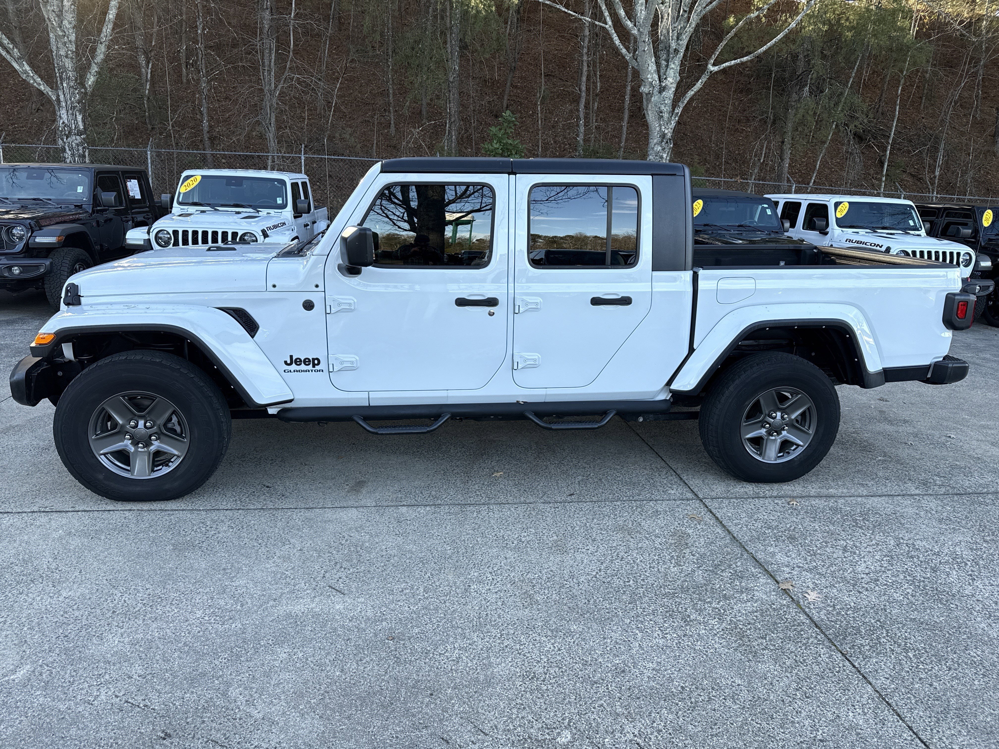 Used 2022 Jeep Gladiator Sport image 4