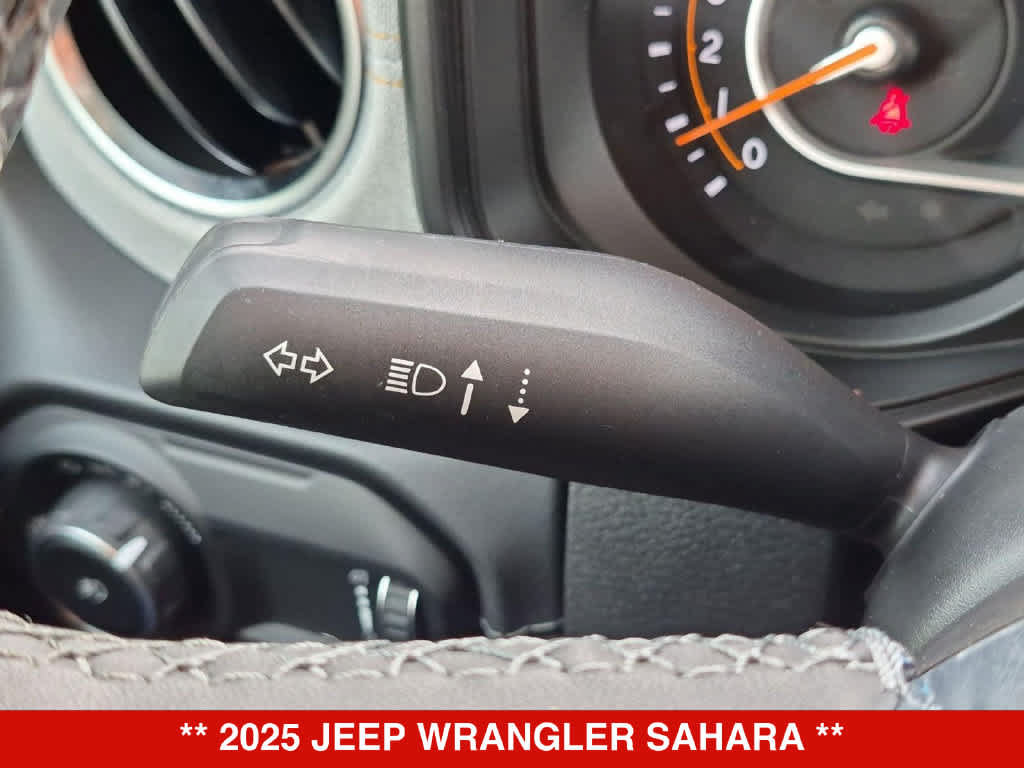 Used 2025 Jeep Wrangler Unlimited Sahara AWD/4WD image 26