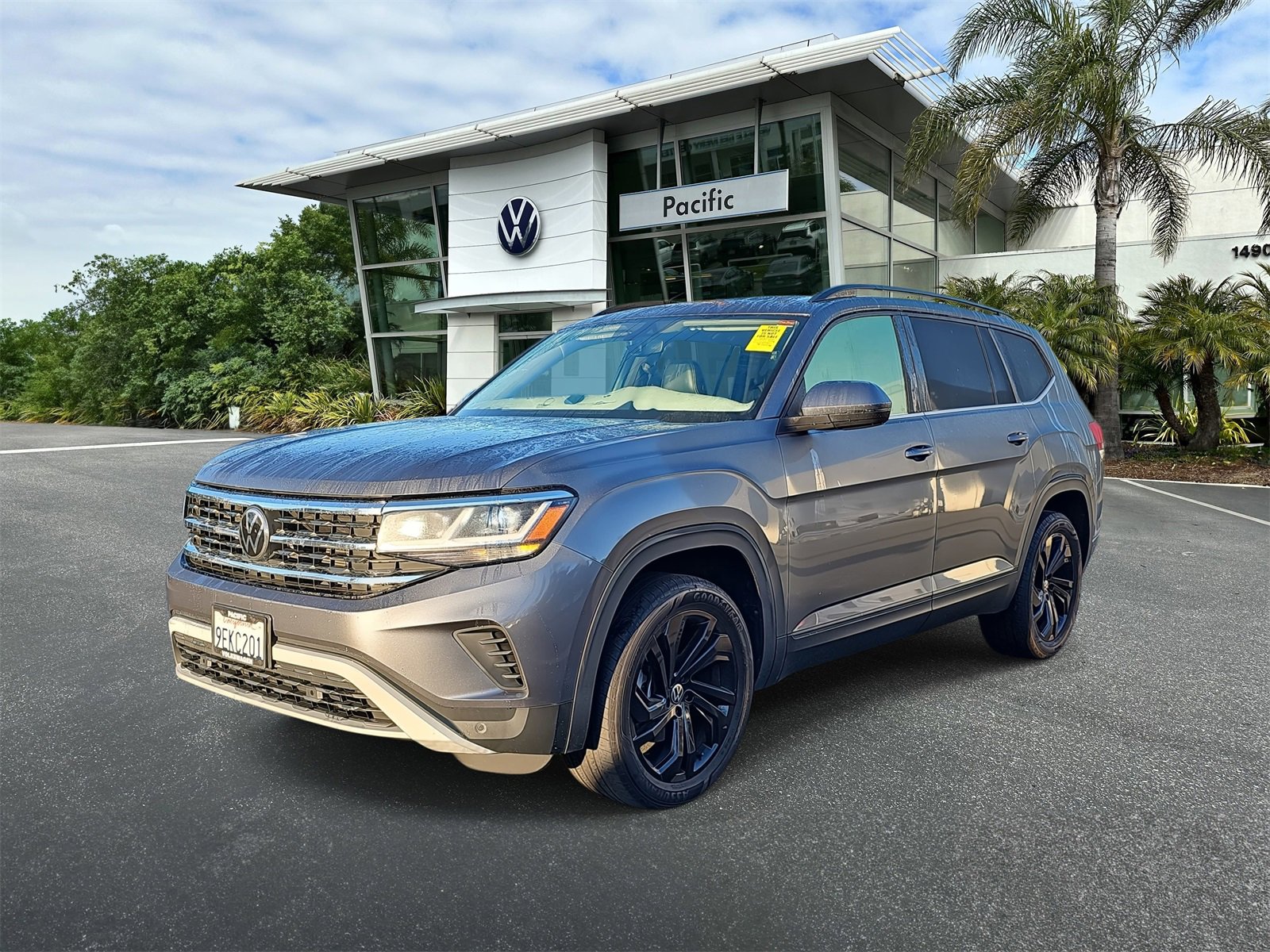 Used 2023 Volkswagen Atlas SE w/ Panoramic Sunroof Package