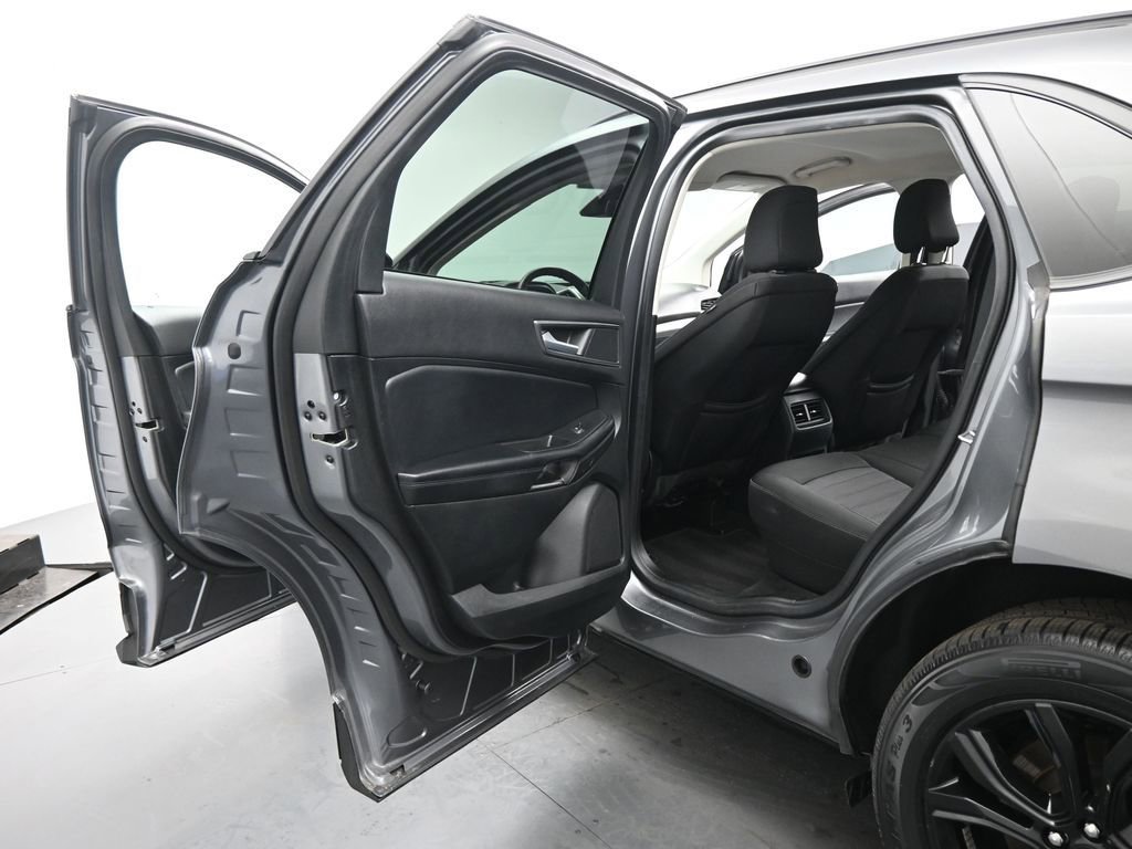 Certified 2022 Ford Edge SE w/ Black Appearance Package image 17
