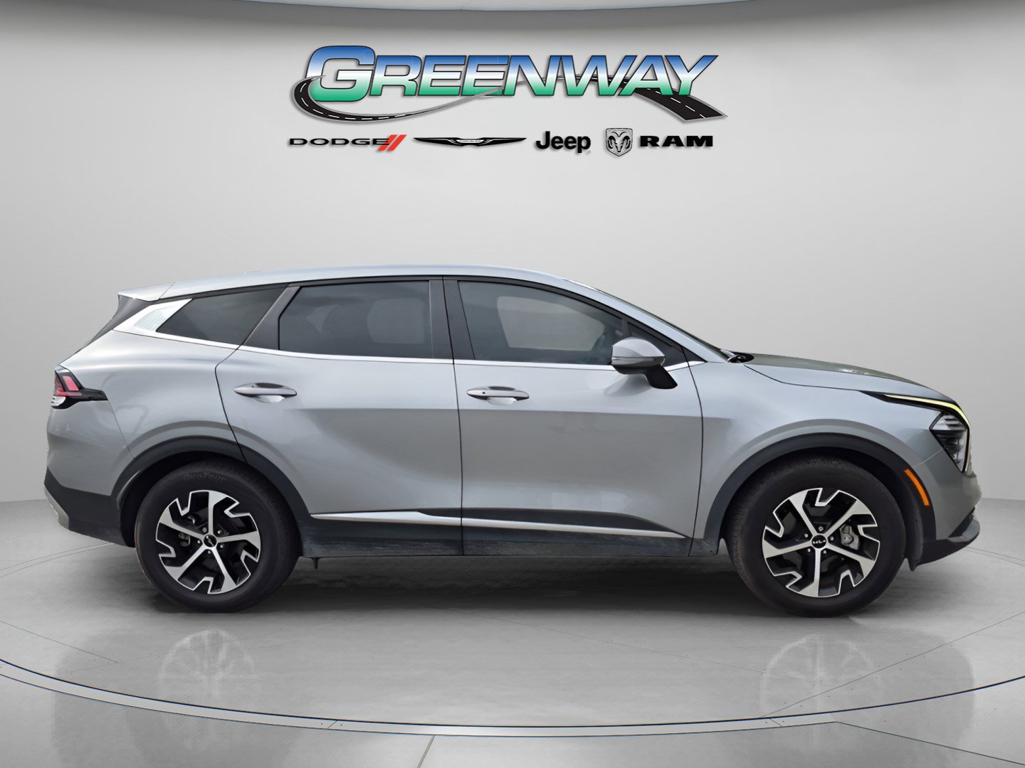 Used 2024 Kia Sportage EX FWD image 4
