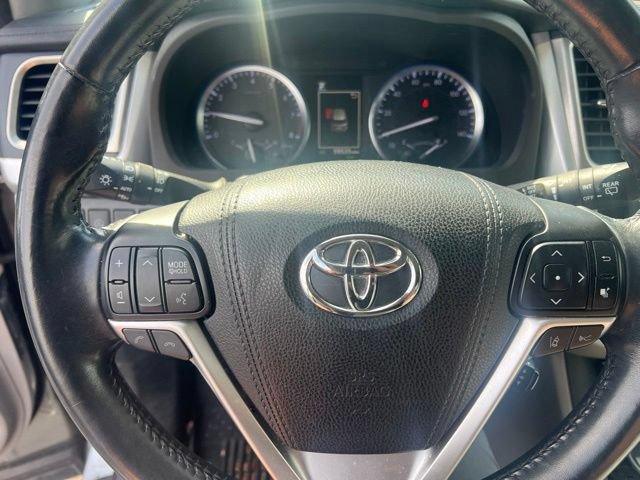 Used 2018 Toyota Highlander XLE AWD/4WD image 11
