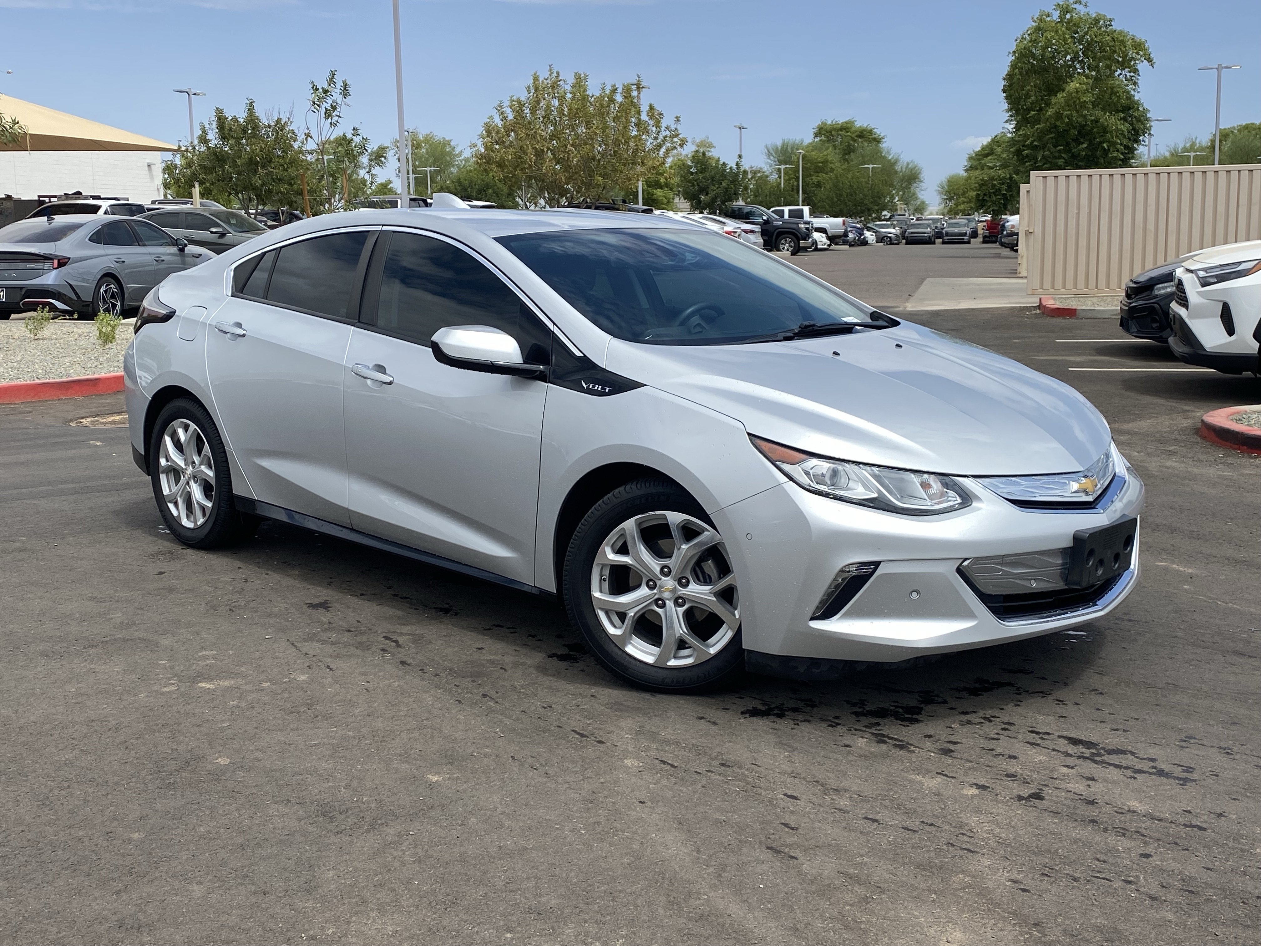 Used 2017 Chevrolet Volt Premier w/ Driver Confidence II Package FWD image 33