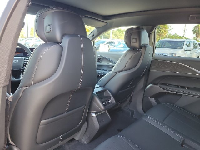 Used 2024 Cadillac Lyriq Luxury AWD/4WD image 22