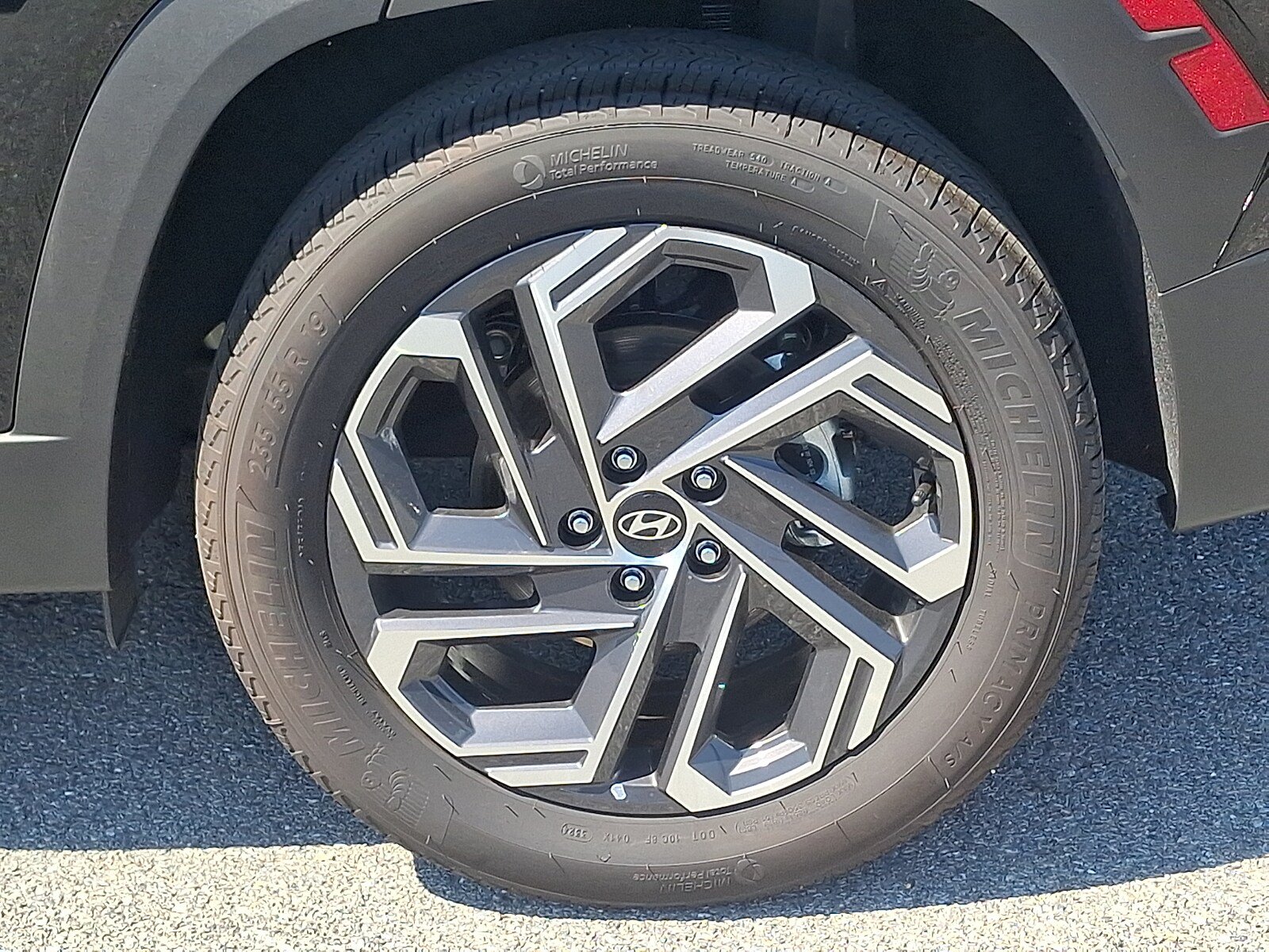 Certified 2025 Hyundai Tucson Limited AWD/4WD image 9