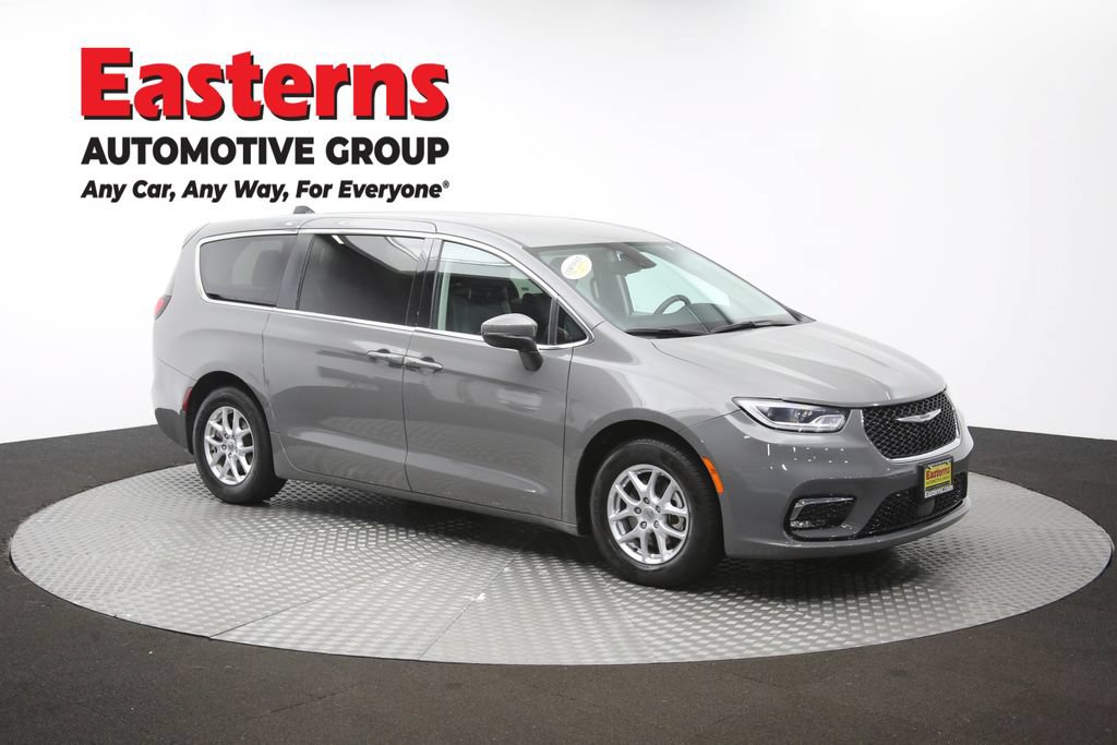 Used 2023 Chrysler Pacifica Touring-L FWD image 48