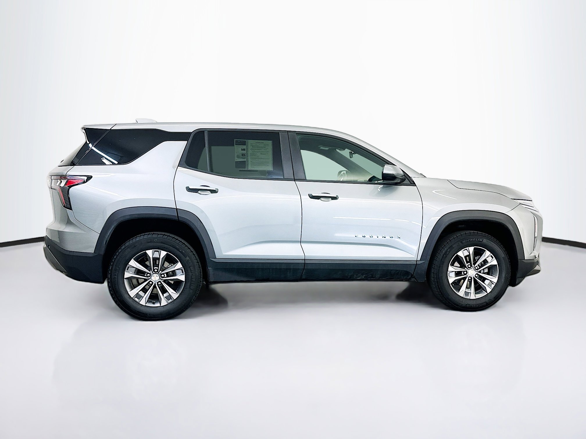 Used 2025 Chevrolet Equinox LT AWD/4WD image 10