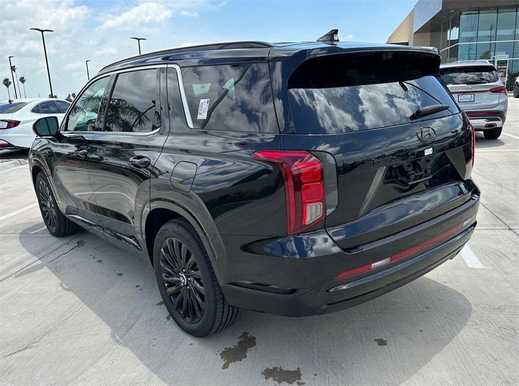 Used 2024 Hyundai Palisade Calligraphy image 3
