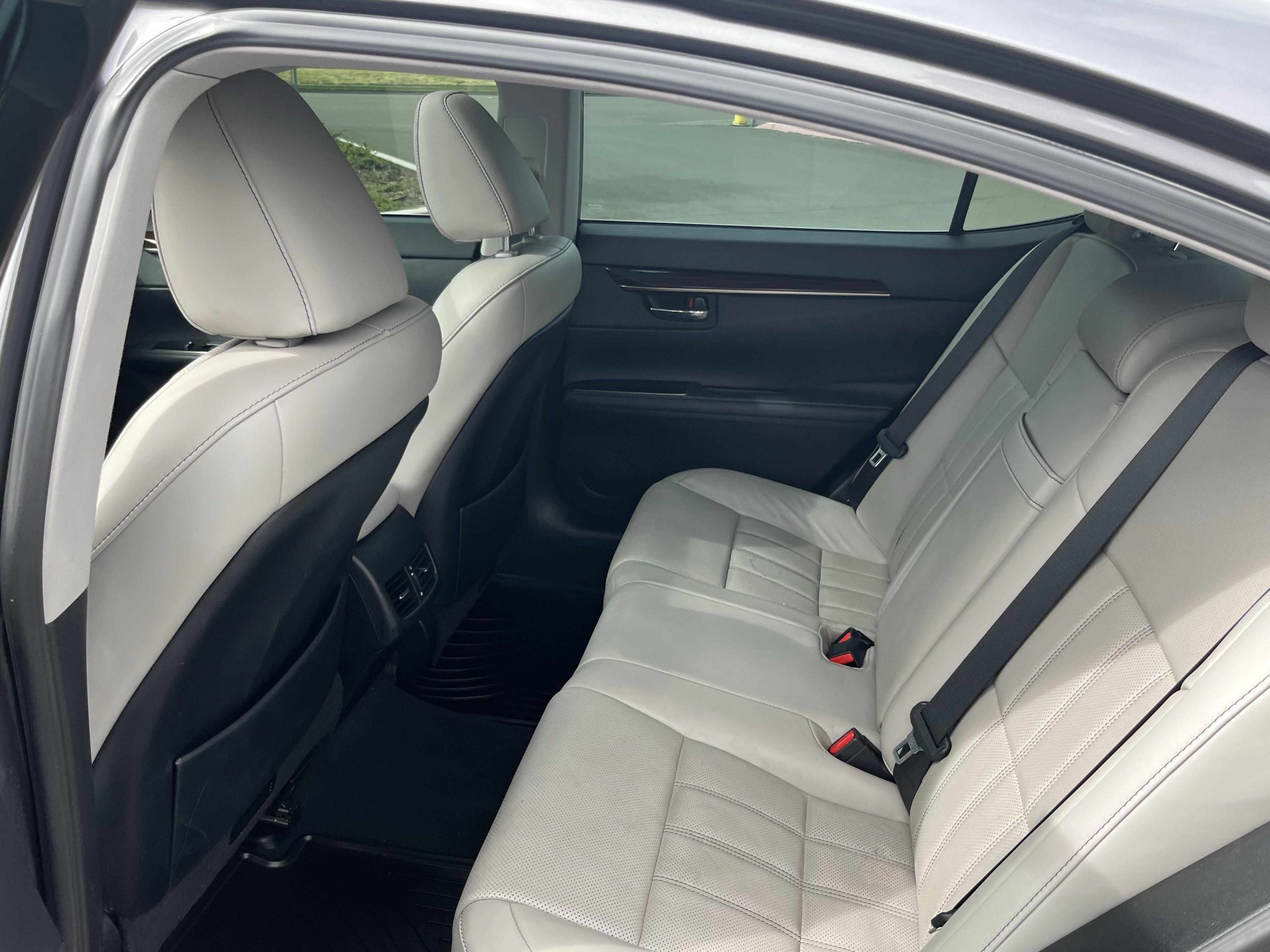 Used 2016 Lexus ES 350 w/ Luxury Package w/Wood Trim FWD image 13