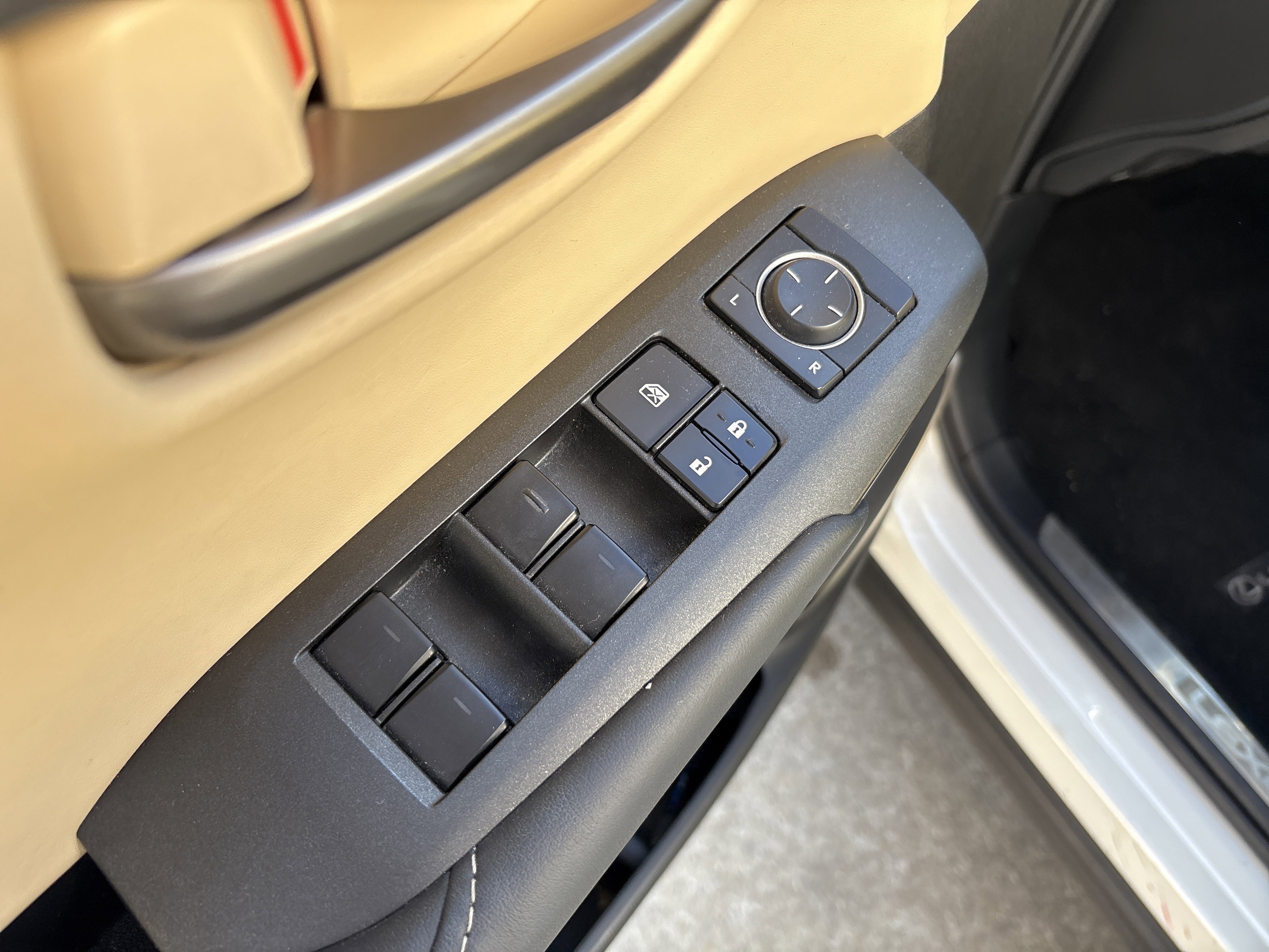 Used 2015 Lexus NX 300h AWD w/ Luxury Package image 15