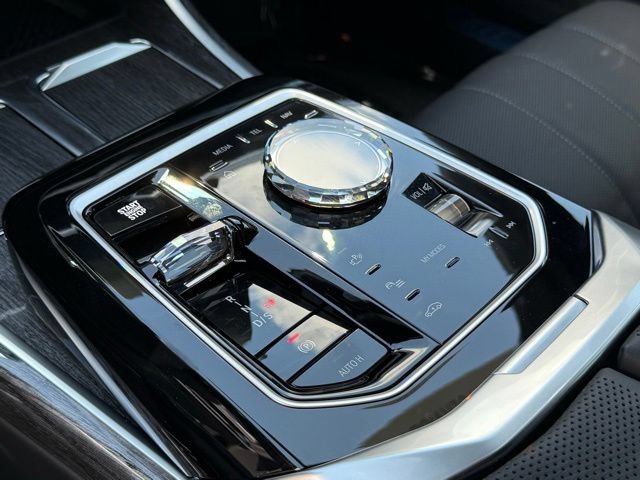 Used 2026 BMW 750e xDrive AWD/4WD image 25