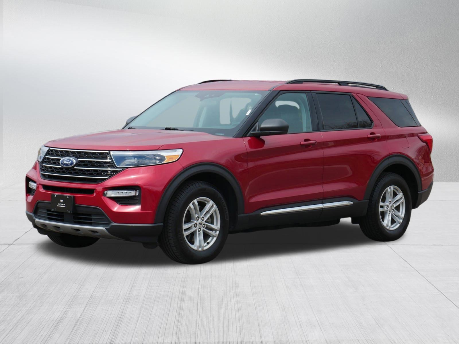 Used 2020 Ford Explorer XLT w/ Equipment Group 202A AWD/4WD image 3