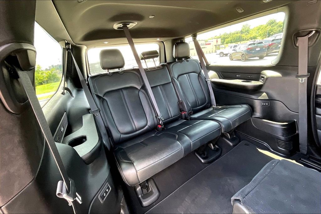 Used 2024 Jeep Wagoneer L Series II RWD image 29