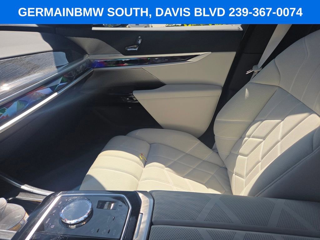 Certified 2025 BMW 760i xDrive AWD/4WD image 30