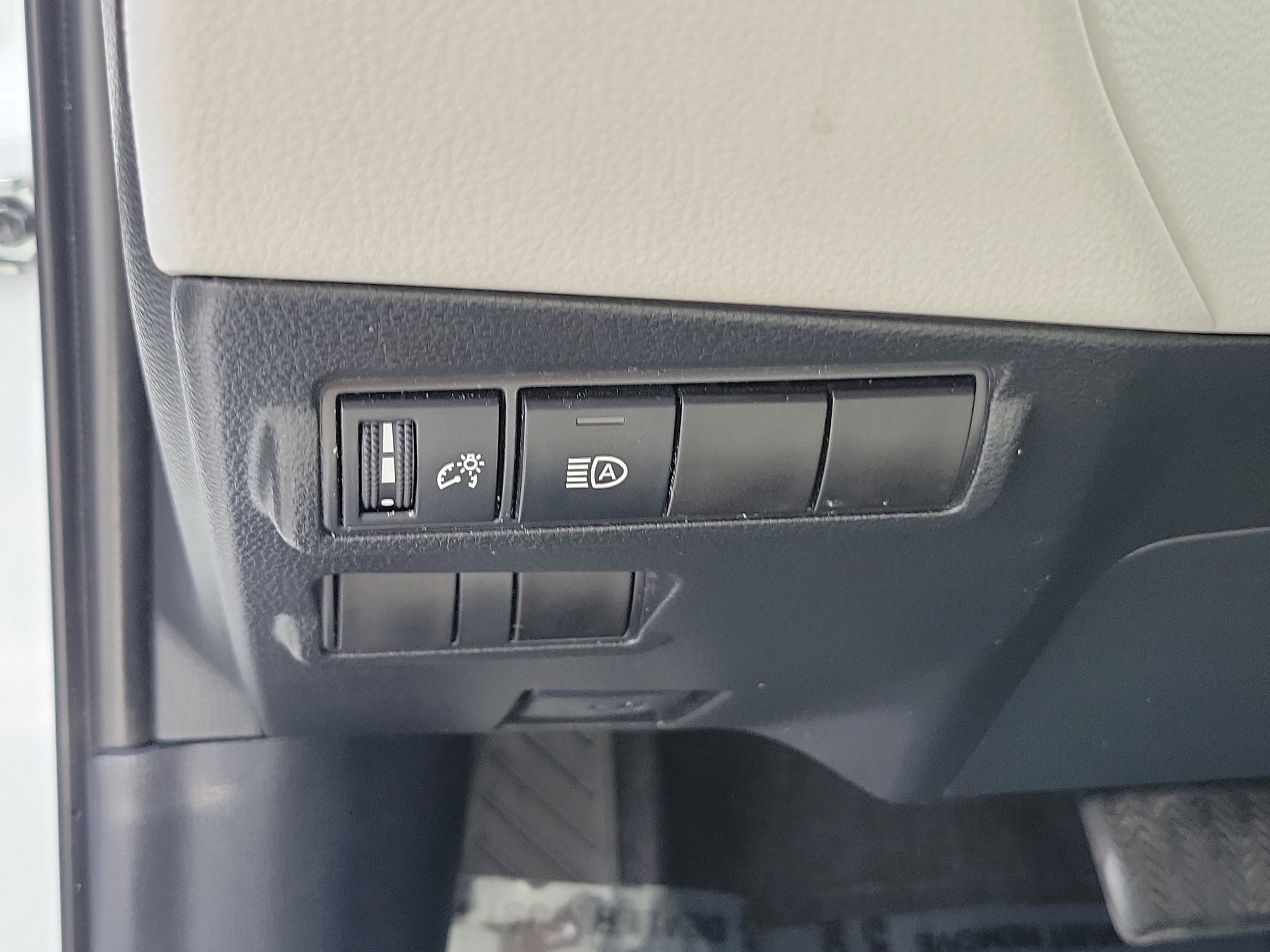 Certified 2023 Toyota Corolla Cross L AWD/4WD image 18