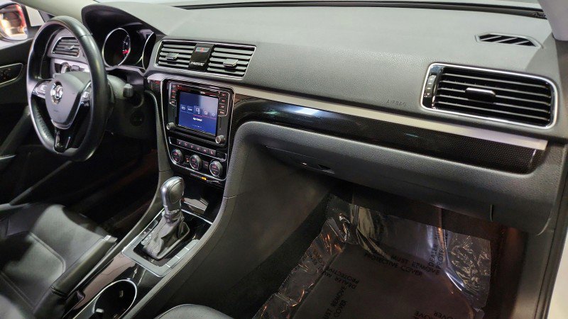 Used 2019 Volkswagen Passat 2.0T SE R-Line image 18