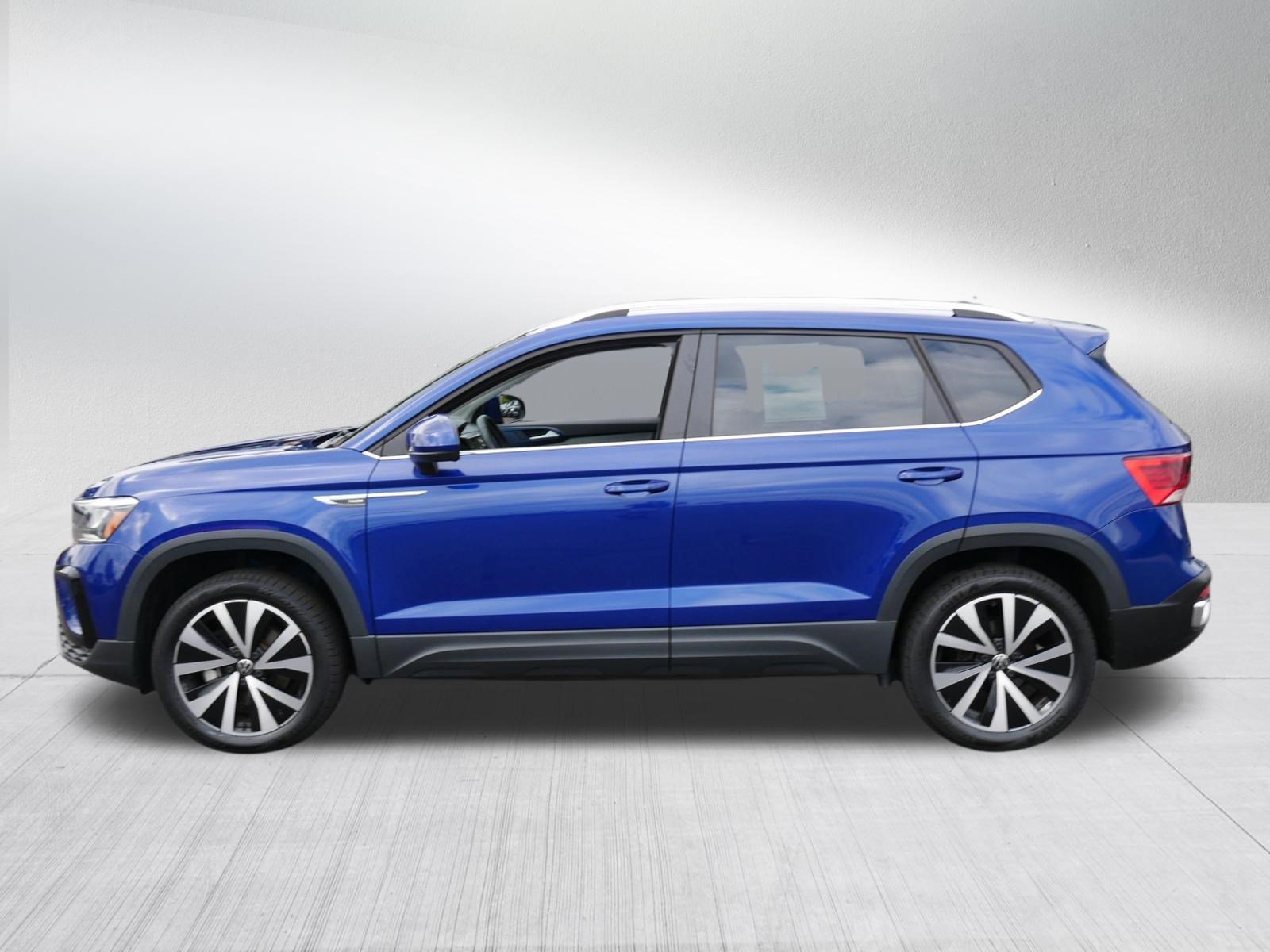 Used 2022 Volkswagen Taos SE w/ Driver Assistance Package AWD/4WD image 4
