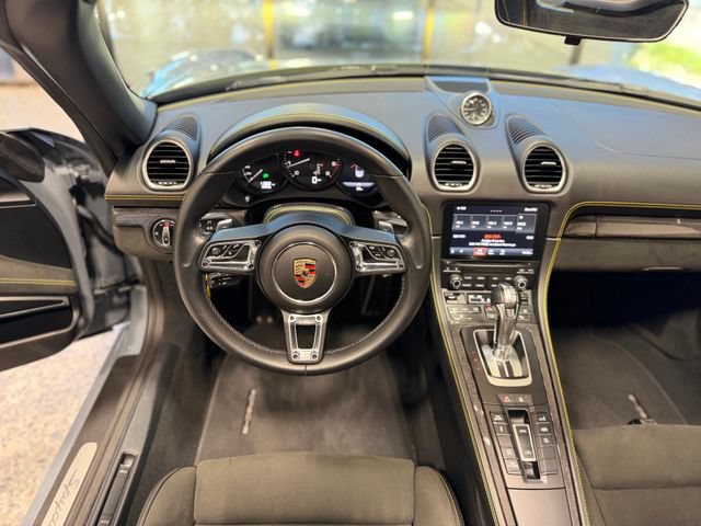 Used 2023 Porsche 718 Boxster Spyder RWD image 41