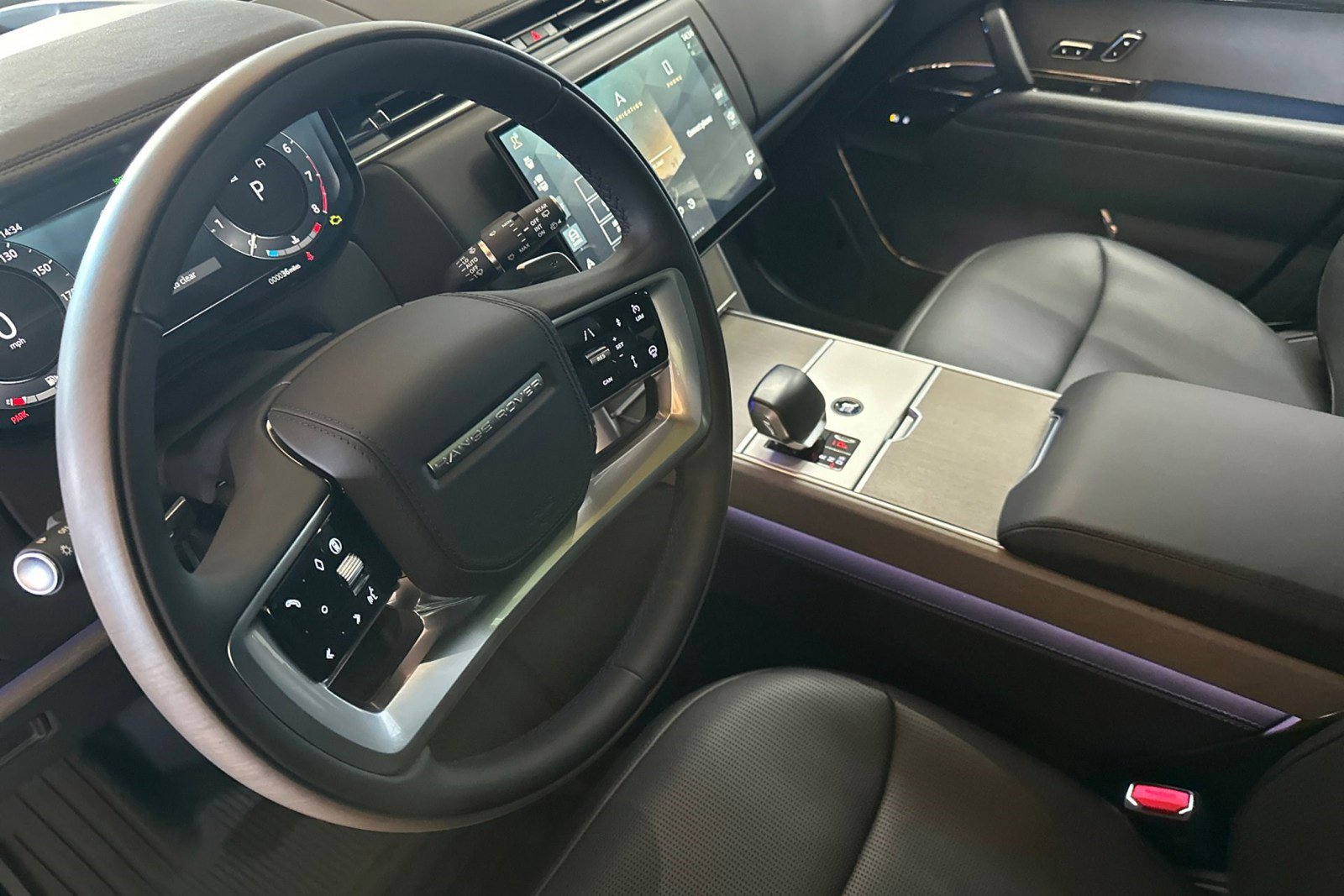 New 2026 Land Rover Range Rover SV image 4