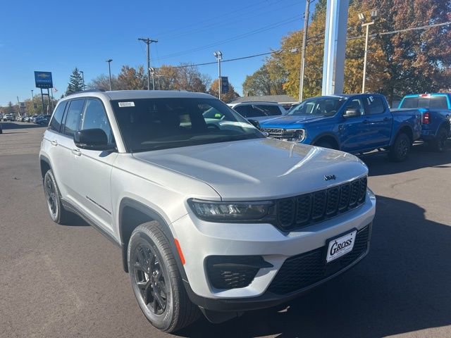 New 2025 Jeep Grand Cherokee Altitude image 2