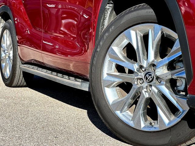 New 2025 Toyota Highlander Limited image 2