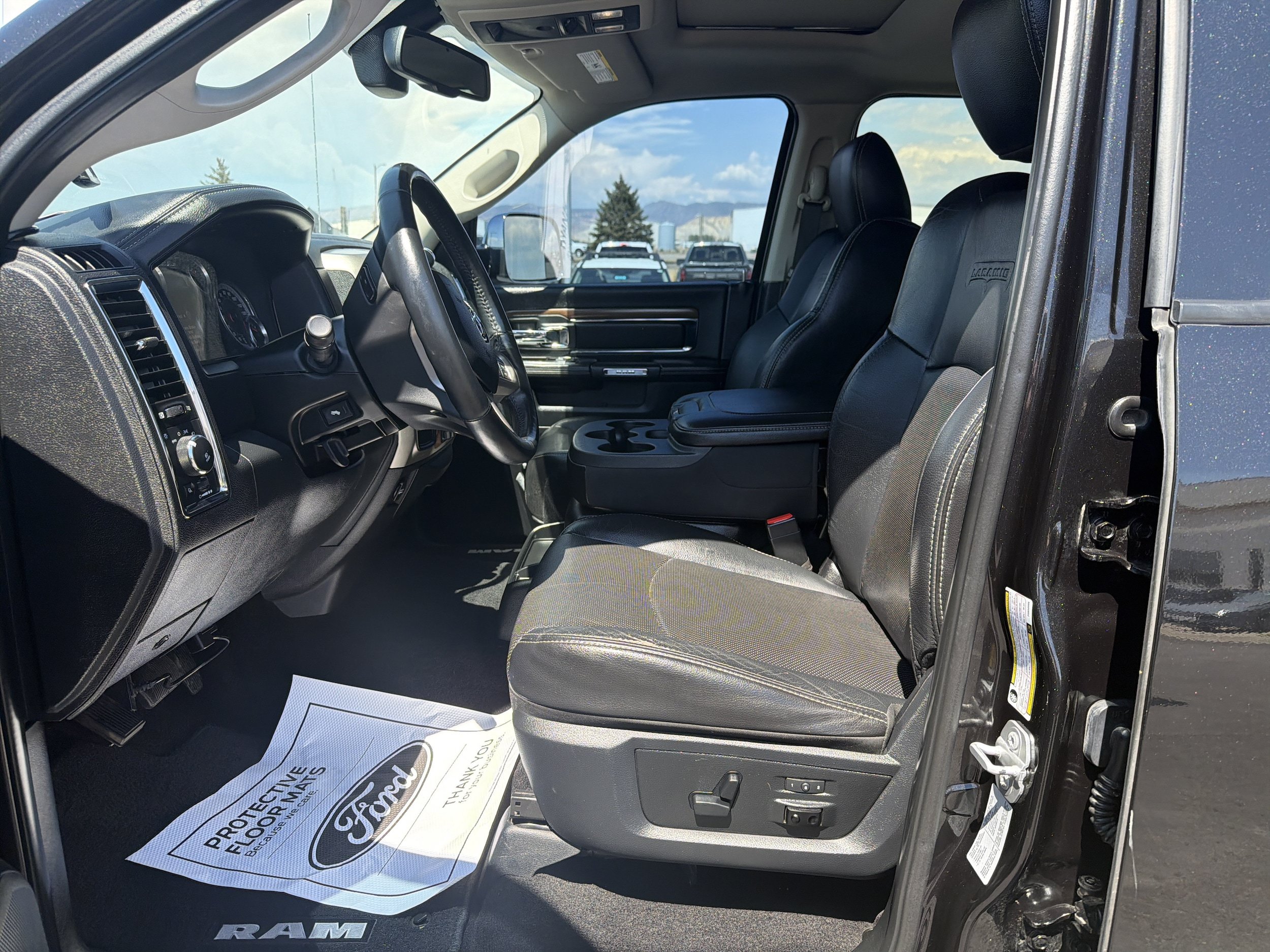 Used 2015 RAM 2500 Laramie w/ Convenience Group AWD/4WD image 10