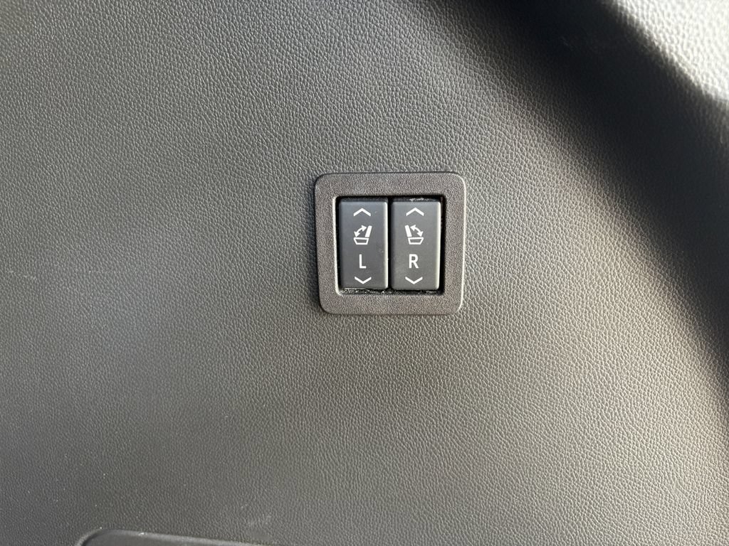 Used 2024 Buick Enclave Premium FWD image 18