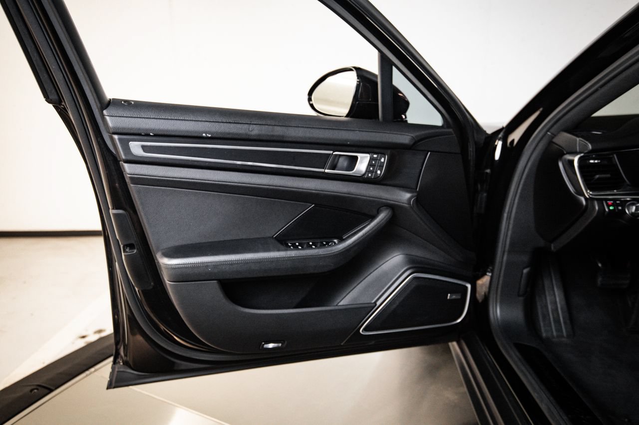 Certified 2023 Porsche Panamera 4 Platinum Edition AWD/4WD image 23