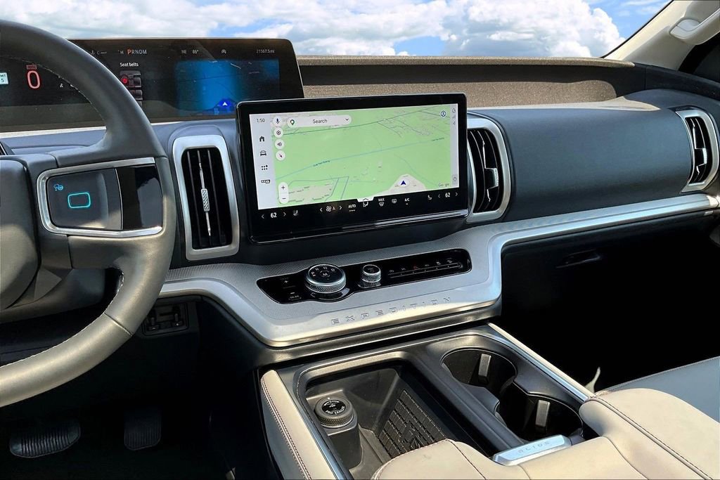 Used 2025 Ford Expedition Max Active AWD/4WD image 11