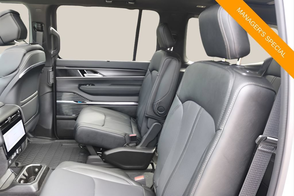 New 2026 Jeep Grand Wagoneer Summit AWD/4WD image 17