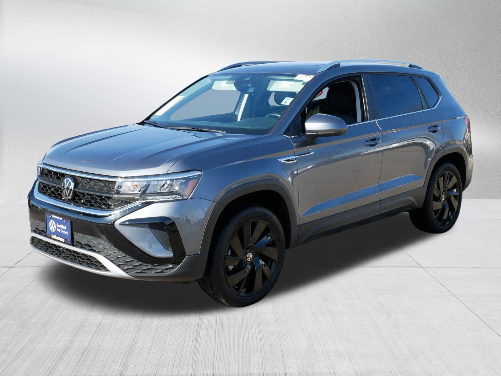 Used 2023 Volkswagen Taos SE w/ Panoramic Sunroof Package image 3