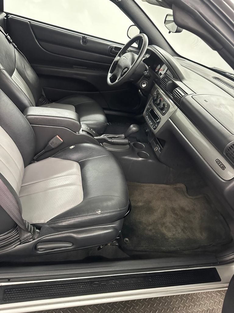 Used 2005 Chrysler Sebring GTC FWD image 27