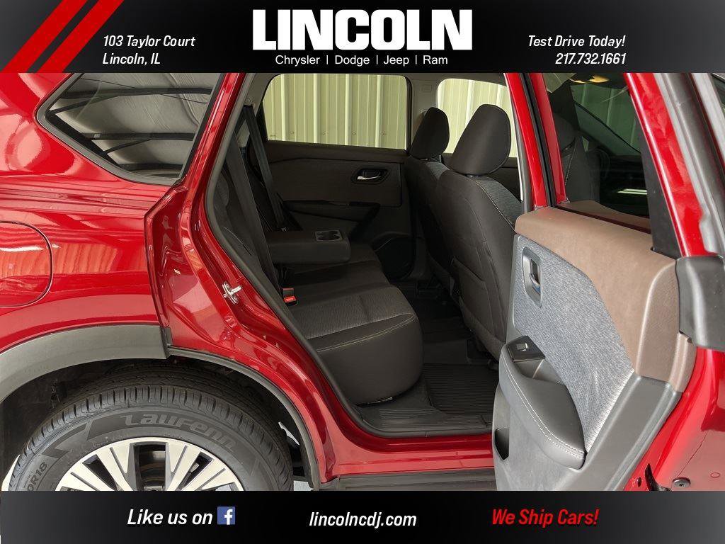 Used 2023 Nissan Rogue SV image 14