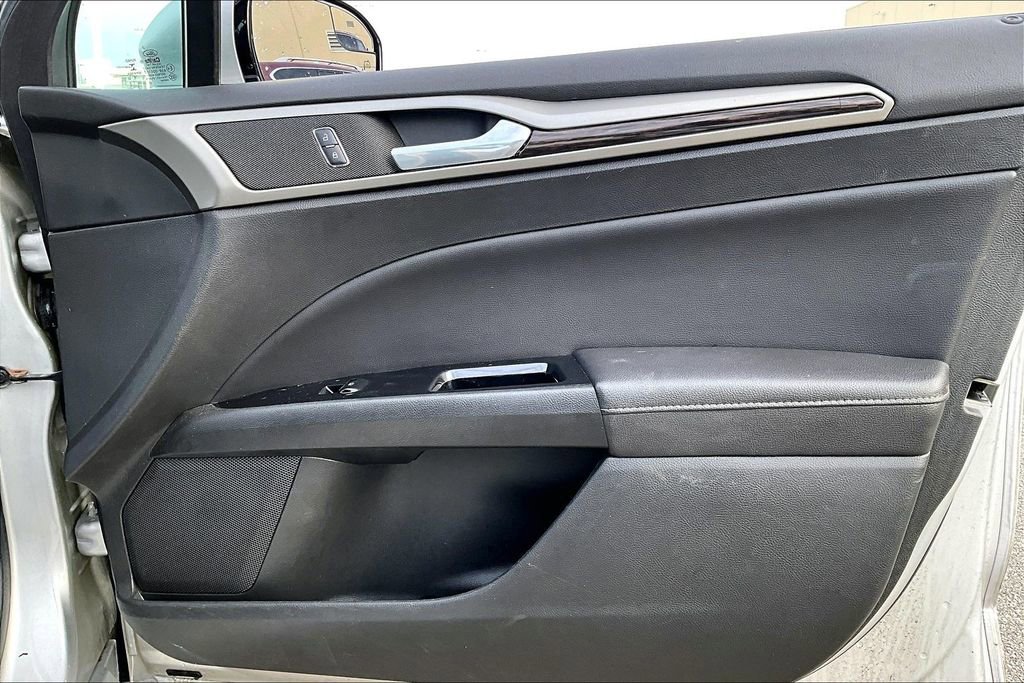 Used 2015 Ford Fusion SE w/ Equipment Group 202A image 23