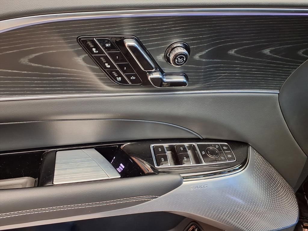 New 2026 Cadillac Lyriq V image 15