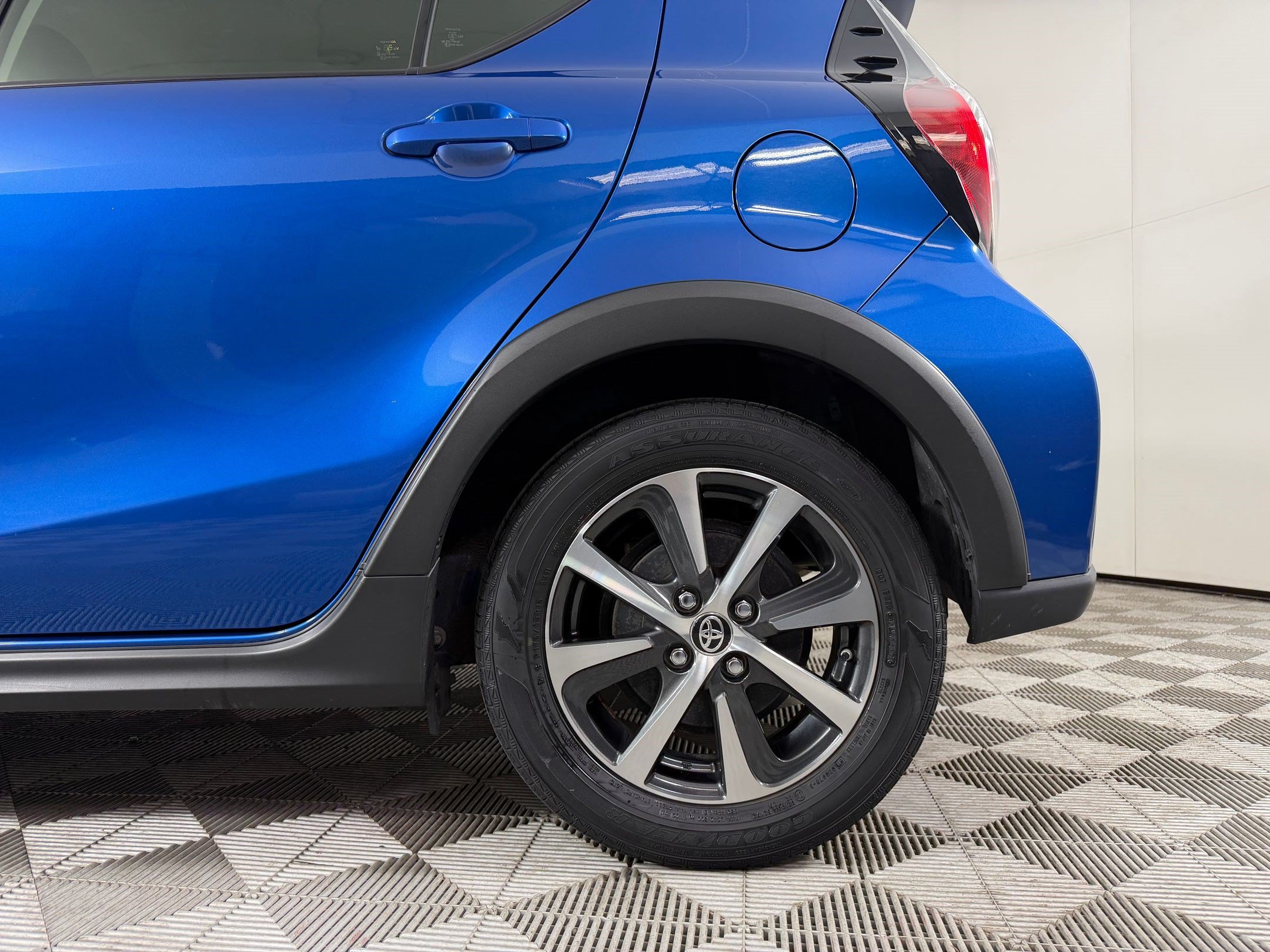 Used 2018 Toyota Prius C Two FWD image 28