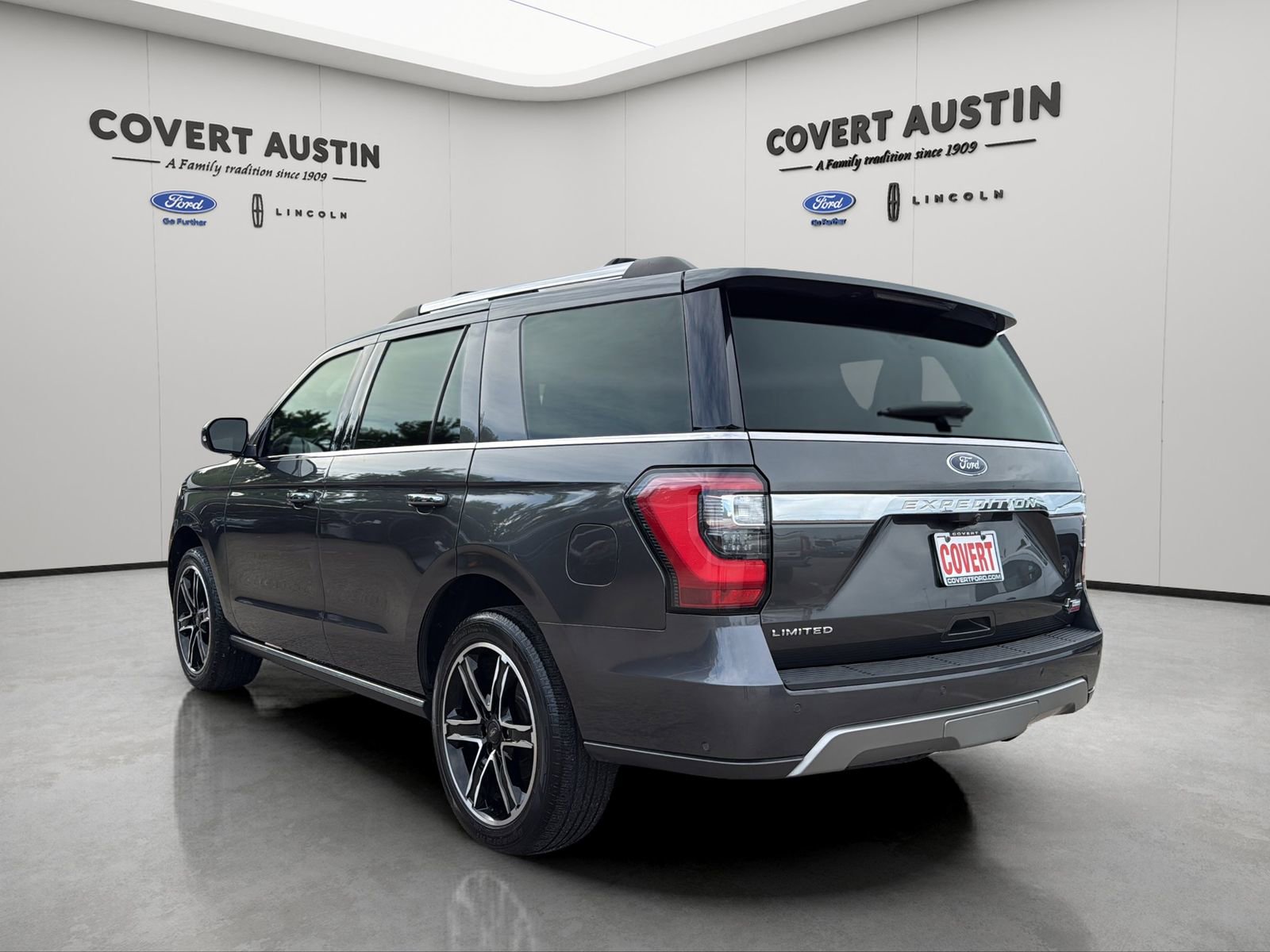 Used 2020 Ford Expedition Limited w/ Texas Edition Package AWD/4WD image 3