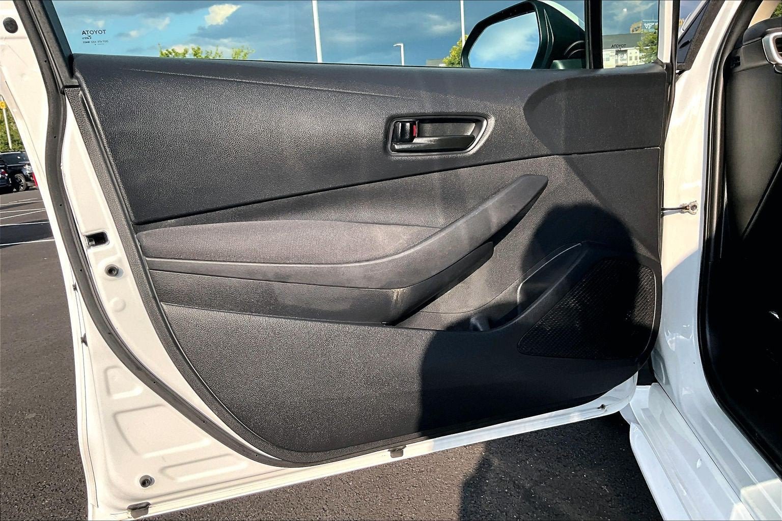 Used 2024 Toyota Corolla LE FWD image 21