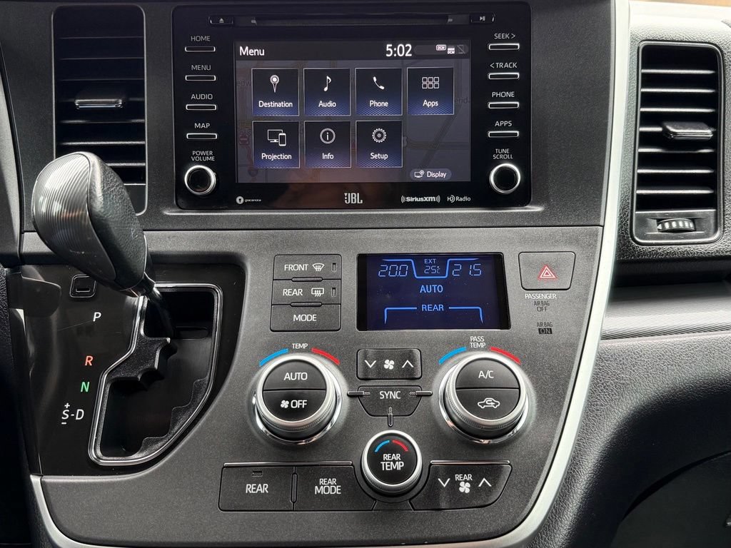 Used 2020 Toyota Sienna SE Premium w/ Nightshade Edition FWD image 39